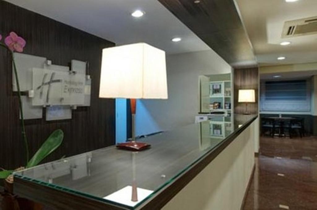 Holiday Inn Express Avenida Sumare サンパウロ エクステリア 写真