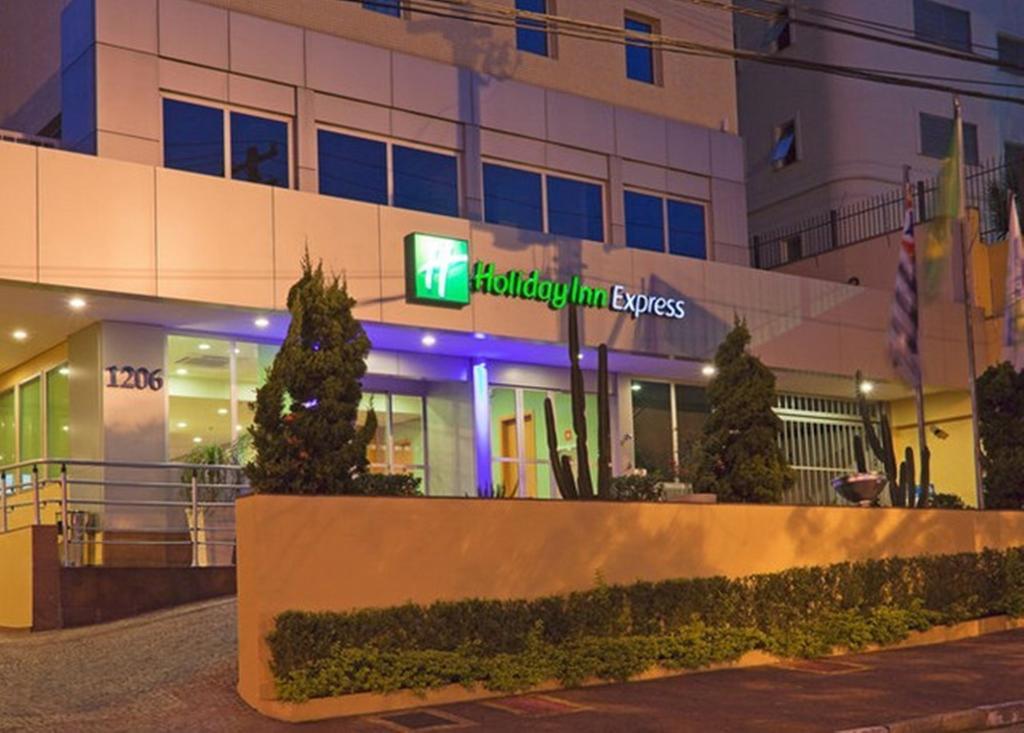 Holiday Inn Express Avenida Sumare サンパウロ エクステリア 写真