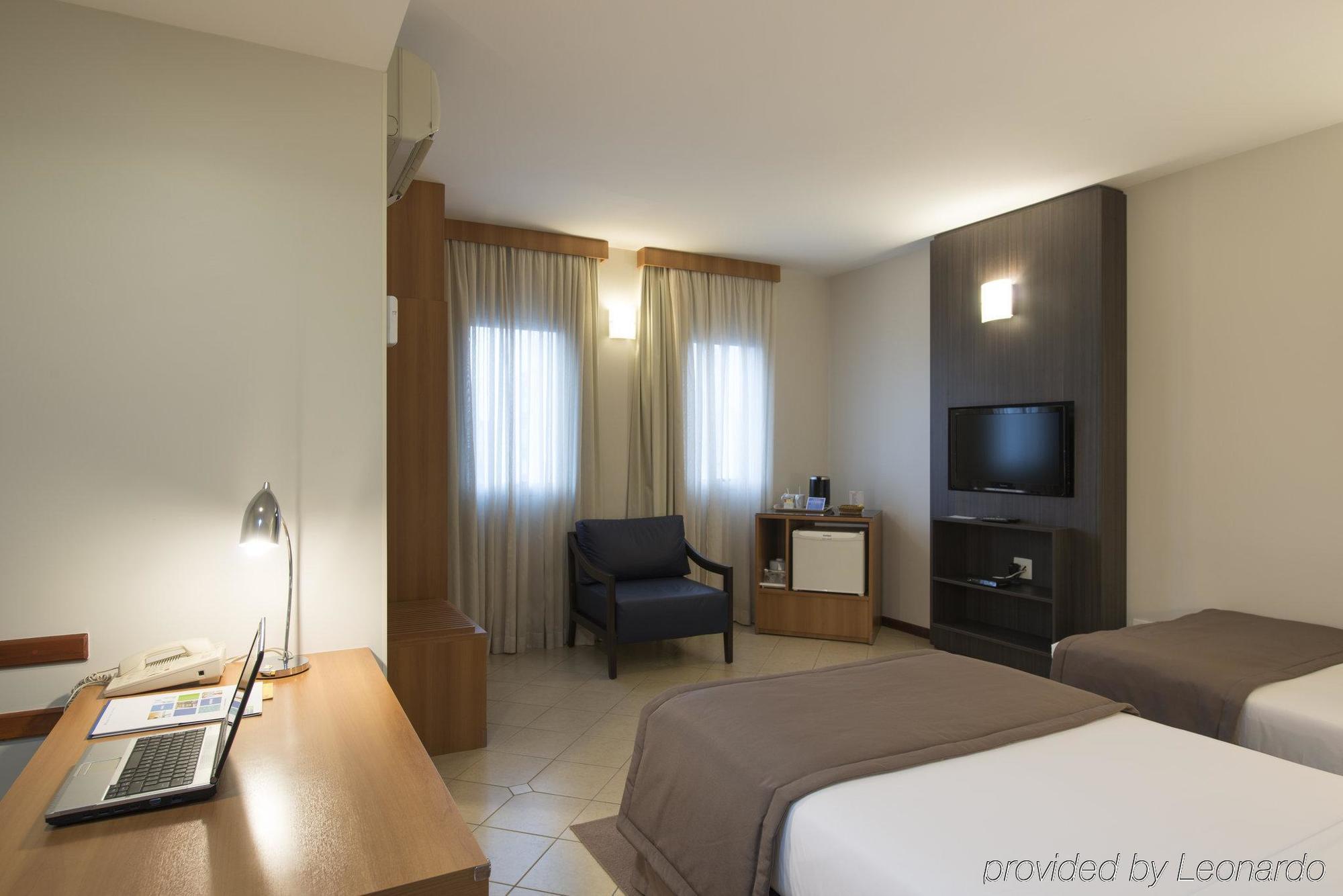 Holiday Inn Express Avenida Sumare サンパウロ エクステリア 写真